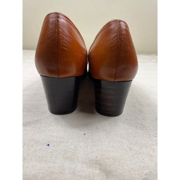 70s Vintage Naturalizer Tan Tassel Loafer with Gold Detail Size 7.5 Heel 2" - Picture 8 of 8